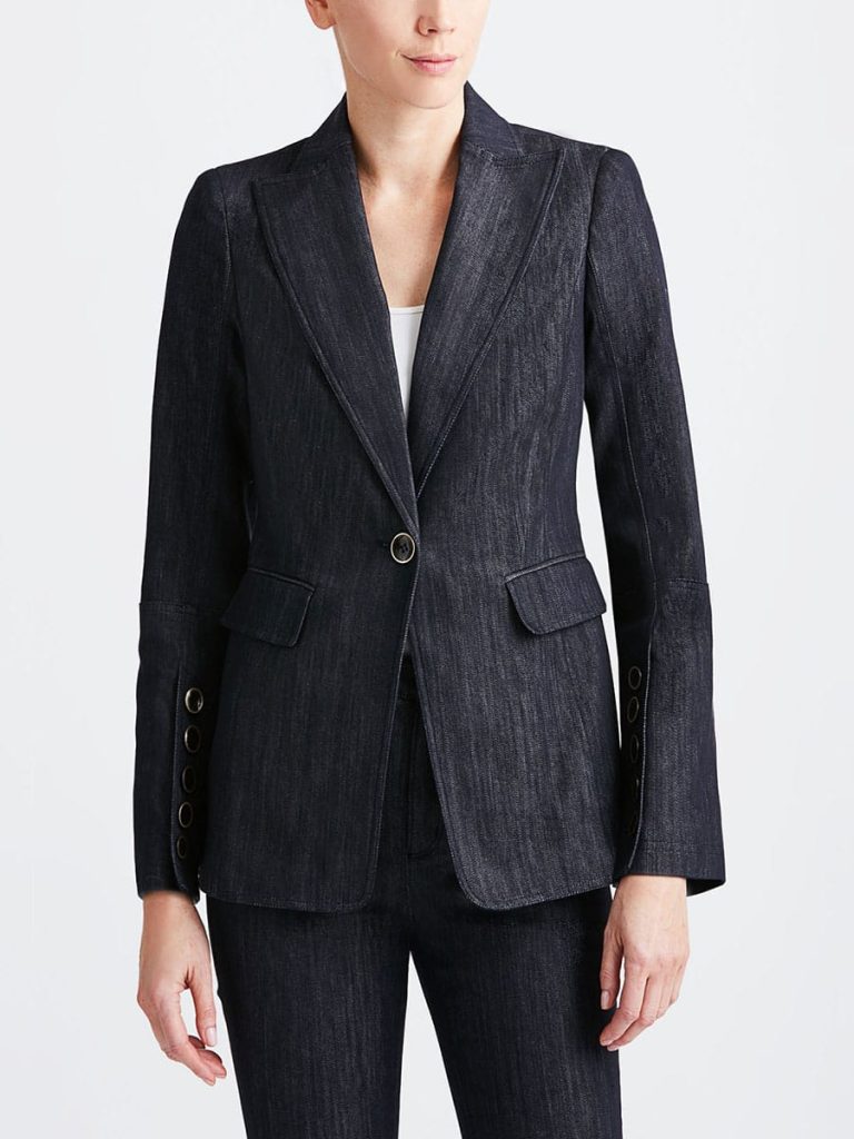 This layering jacket is a must-have for any capsule wardrobe. 